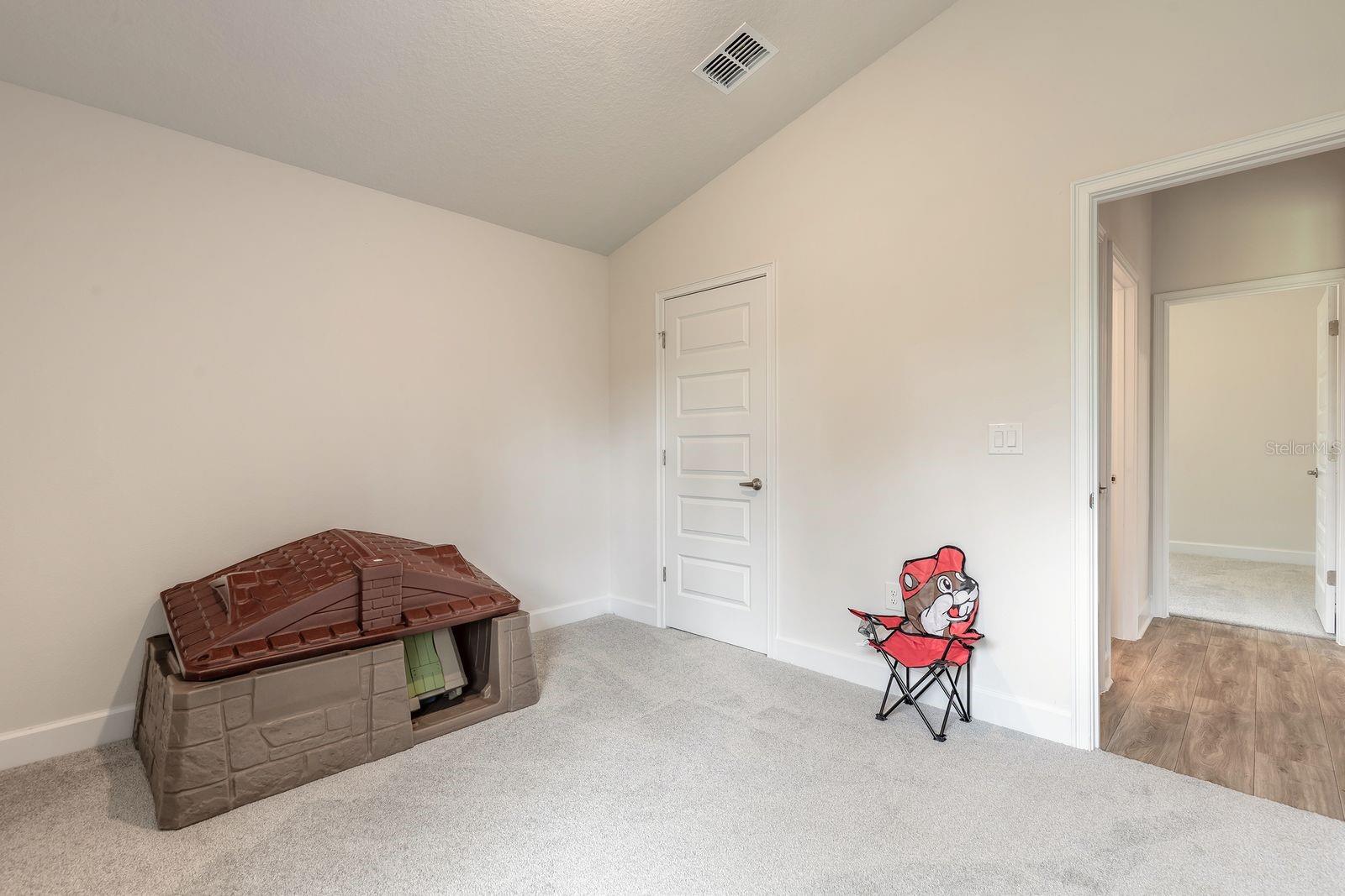 Image 25 of 44 For 18 Squadron Place