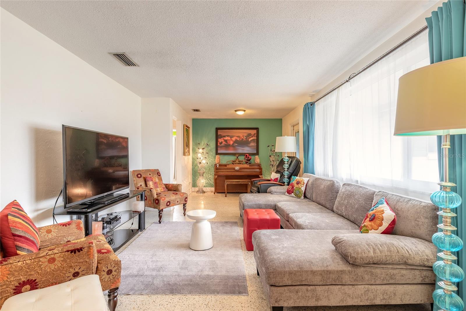 Image 5 of 25 For 3011 Oleander Avenue