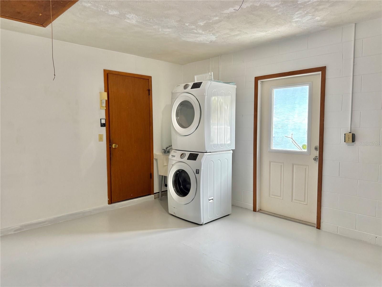 Image 33 of 42 For 1624 Daytona Avenue