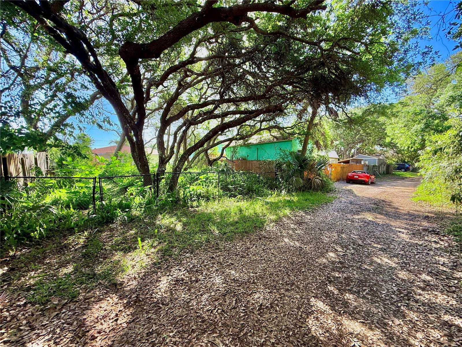 Image 38 of 42 For 1624 Daytona Avenue