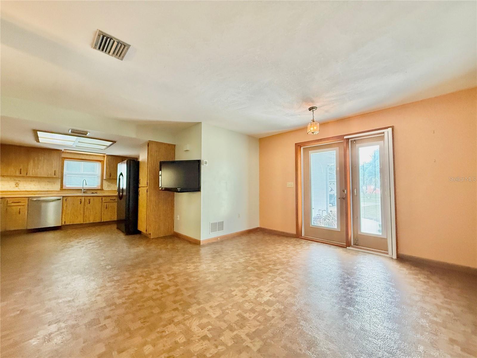 Image 5 of 42 For 1624 Daytona Avenue