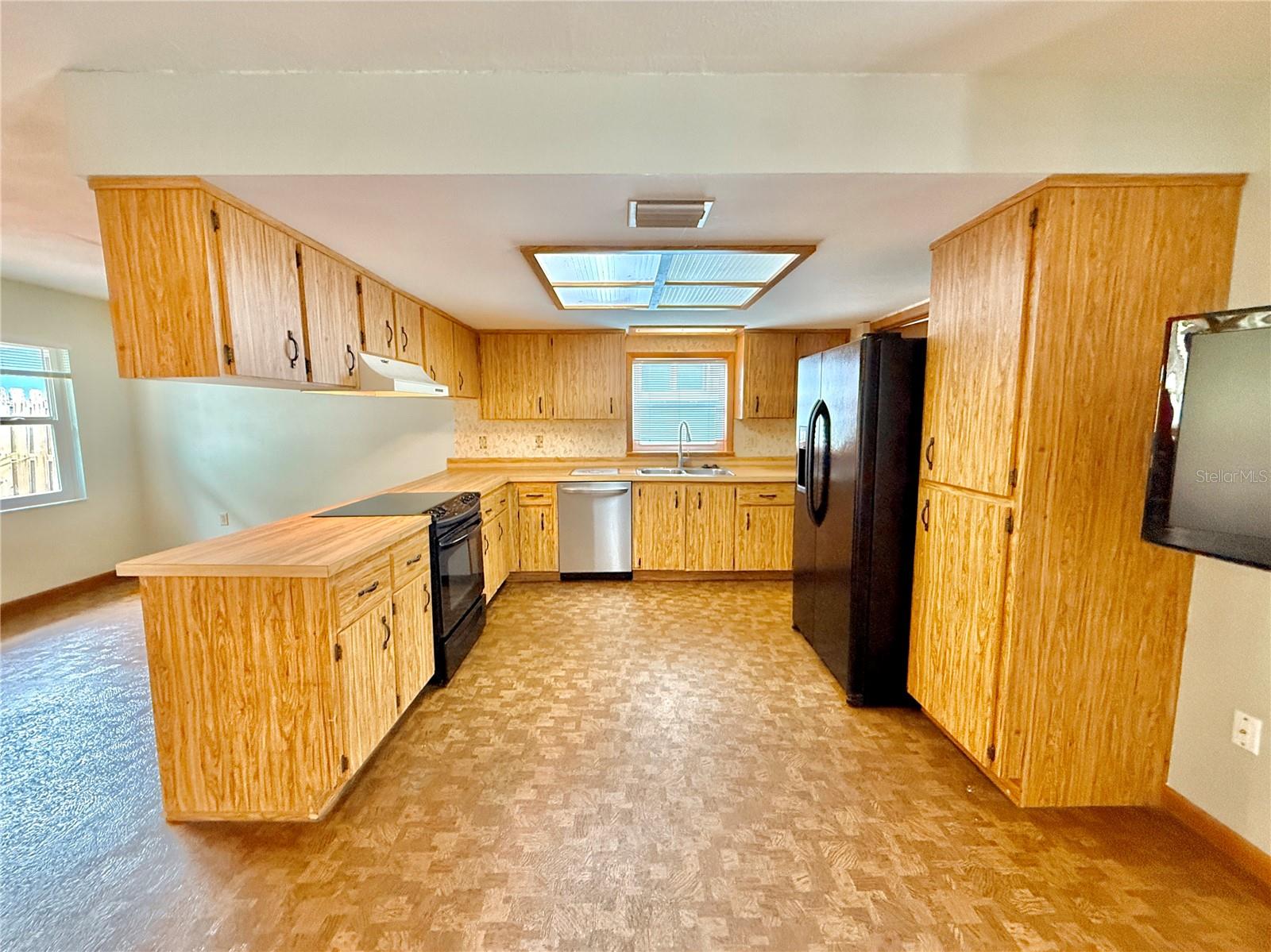 Image 8 of 42 For 1624 Daytona Avenue