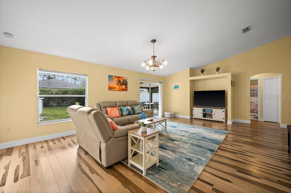 Image 16 of 51 For 3 Ryecroft Lane