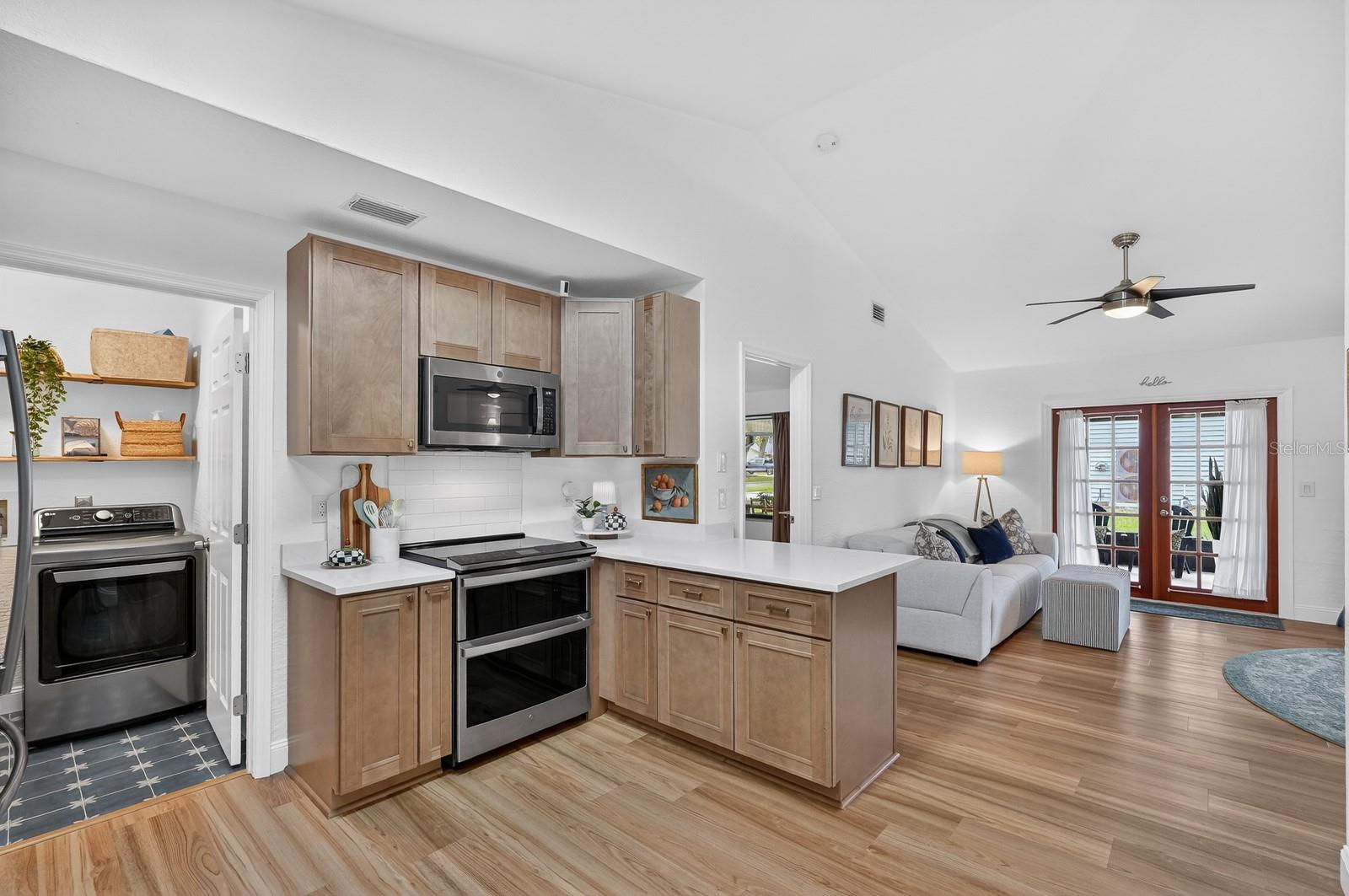 Image 11 of 42 For 5929 Hatteras Drive