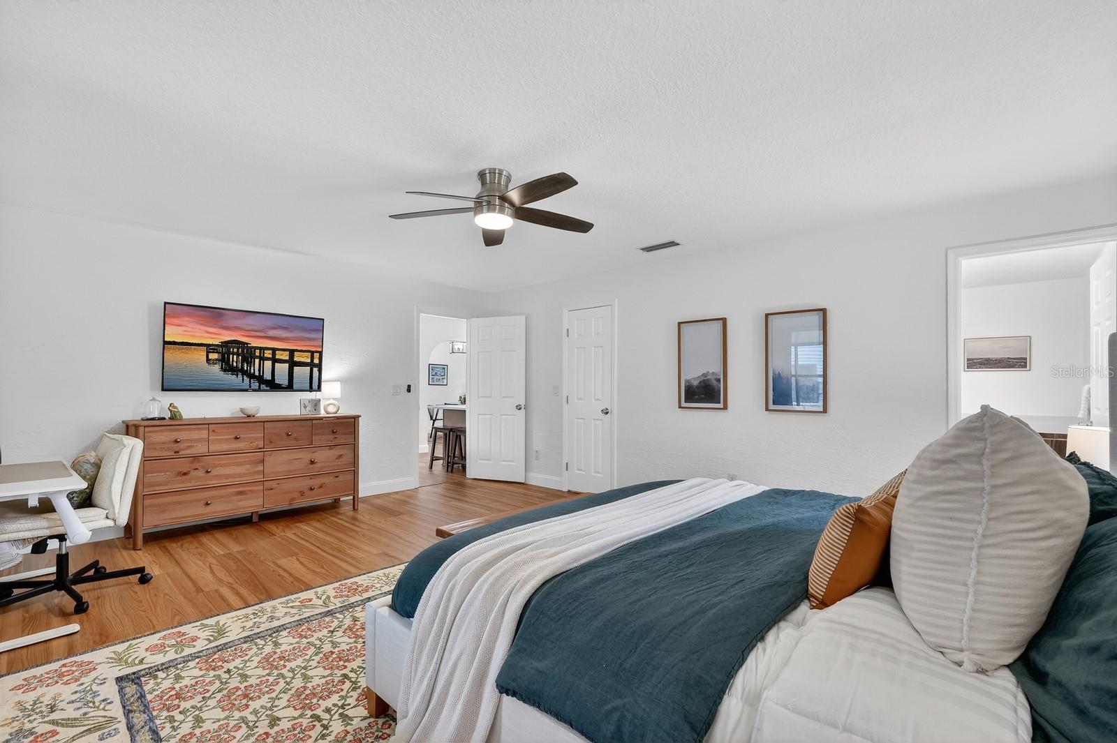 Image 19 of 42 For 5929 Hatteras Drive