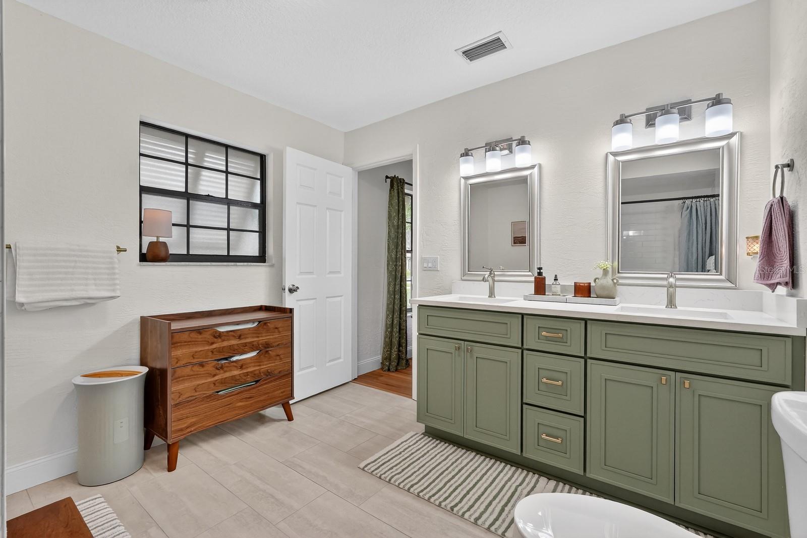 Image 20 of 42 For 5929 Hatteras Drive