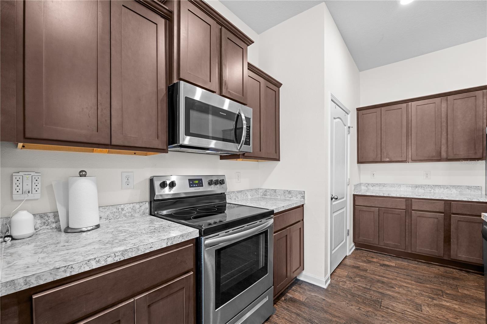 Image 18 of 46 For 2878 Buck Creek Place