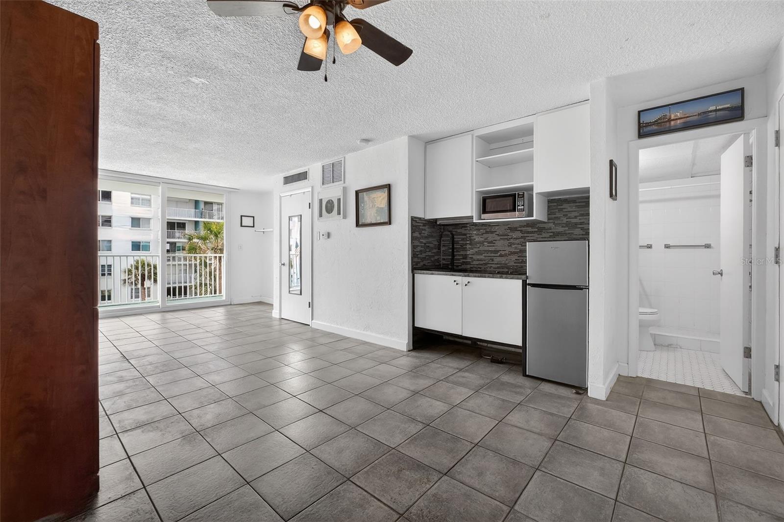 Image 14 of 41 For 2727 Atlantic Avenue 3170