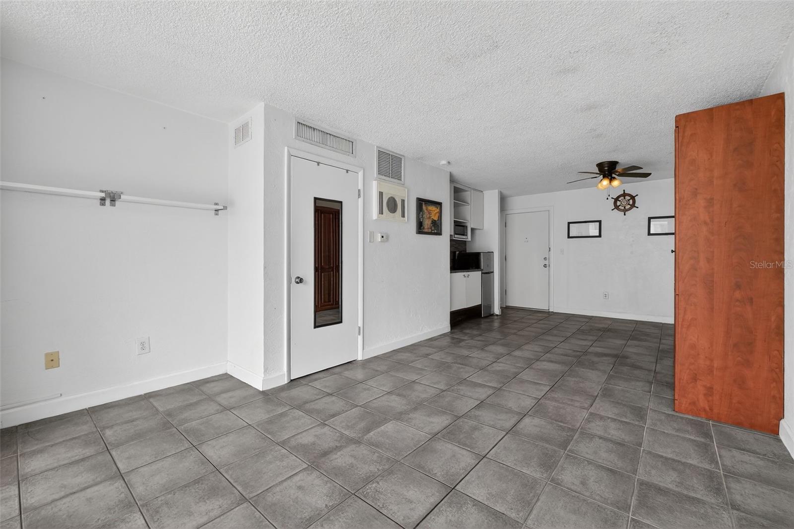 Image 17 of 41 For 2727 Atlantic Avenue 3170