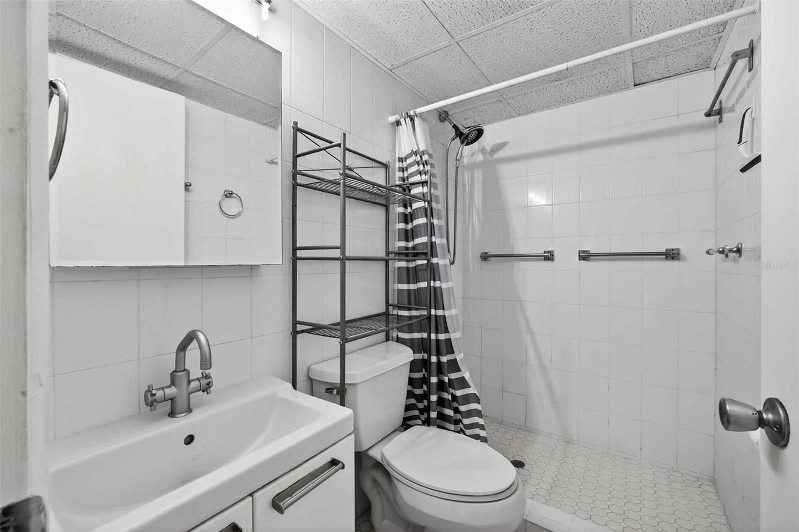 Image 20 of 41 For 2727 Atlantic Avenue 3170