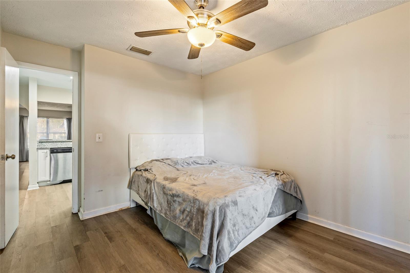 Image 8 of 17 For 4955 Knightsbridge Circle N