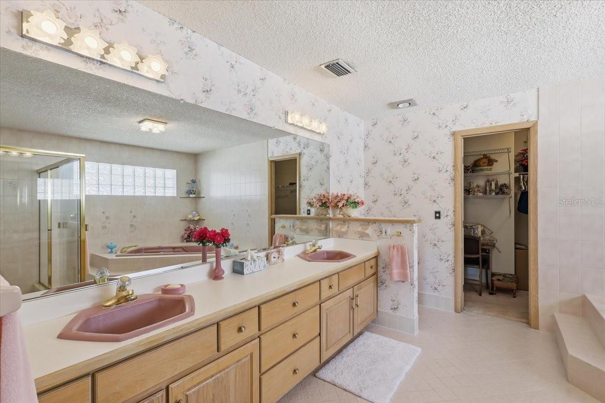 Image 27 of 60 For 23 Christopher Court