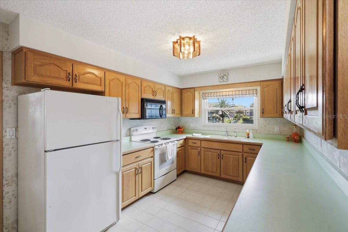 Image 7 of 60 For 23 Christopher Court