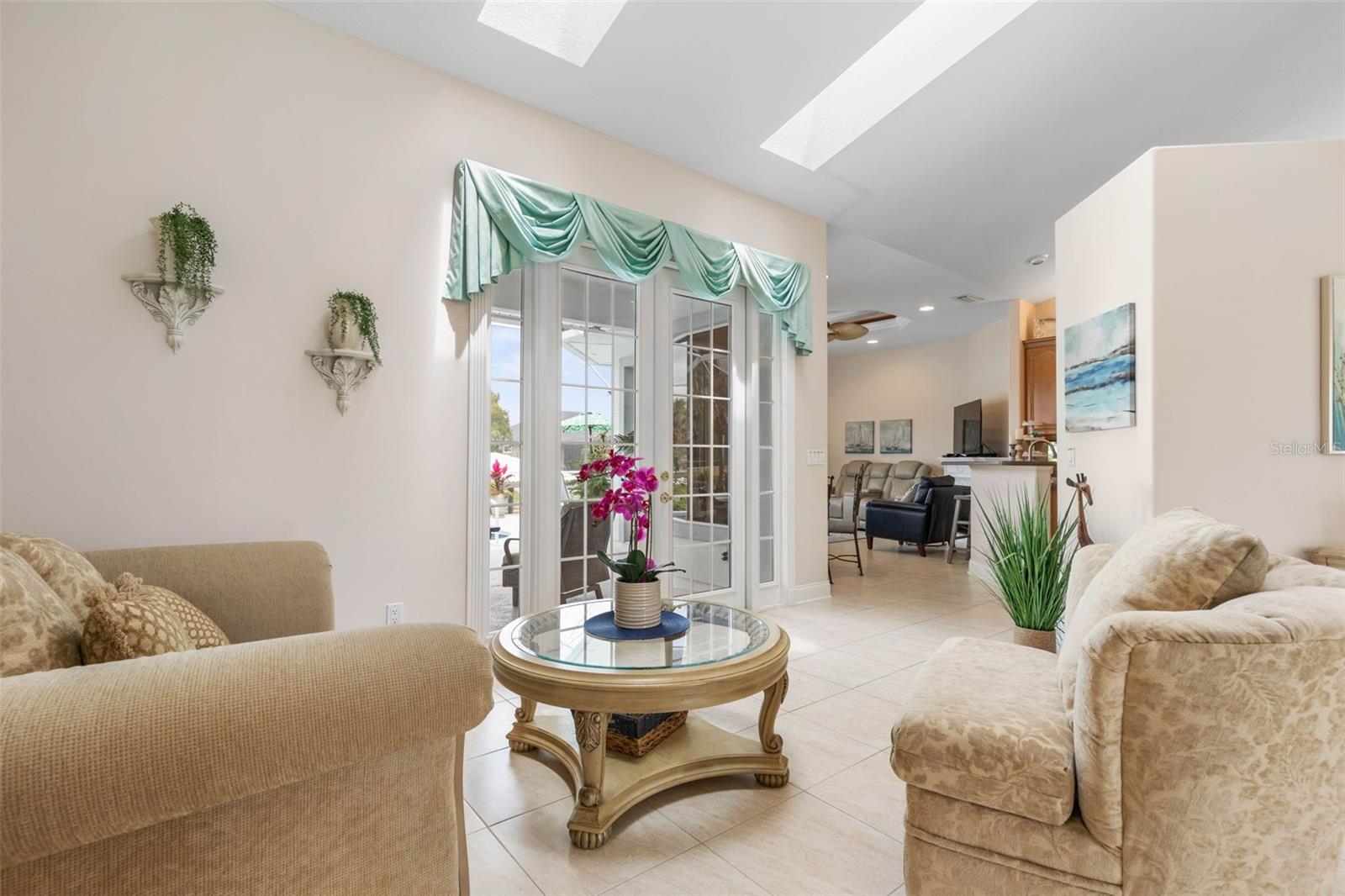 Image 10 of 79 For 9 Coconut Court