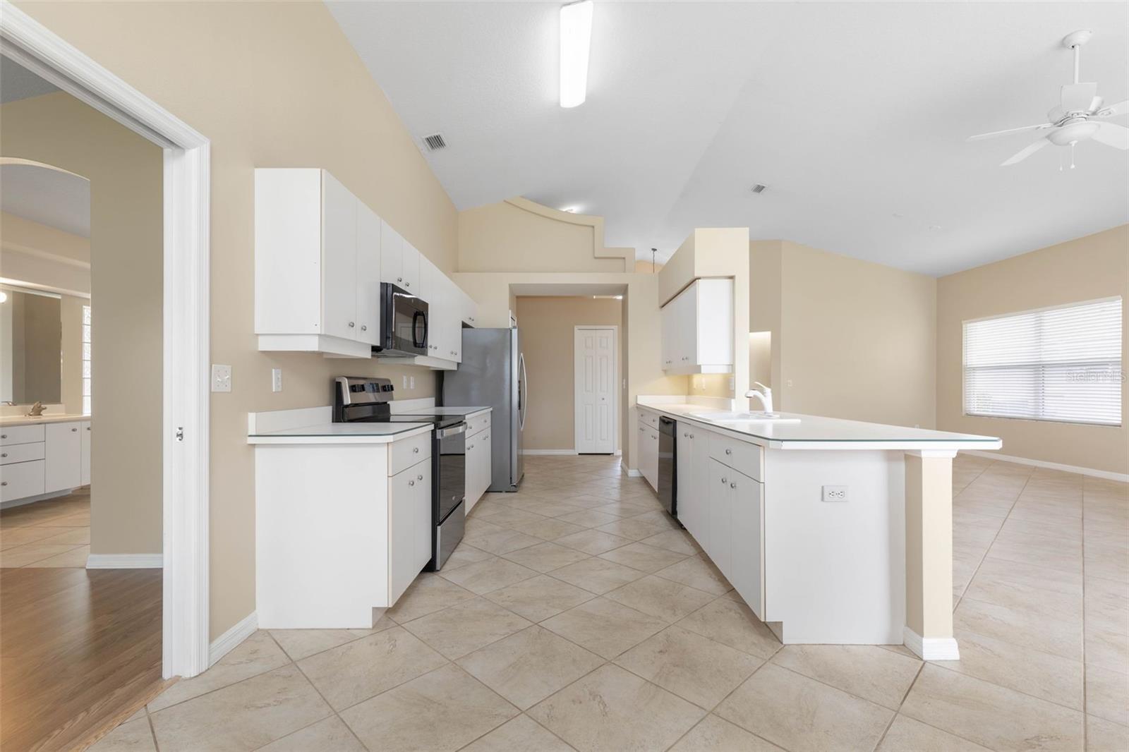 Image 11 of 100 For 60 Villa Lago Lane