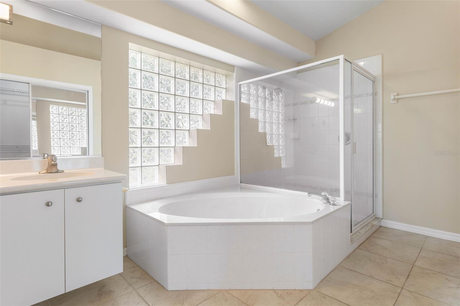 Image 22 of 100 For 60 Villa Lago Lane