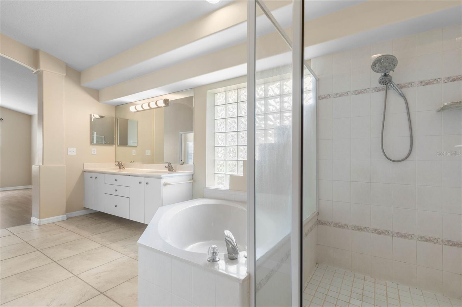 Image 25 of 100 For 60 Villa Lago Lane