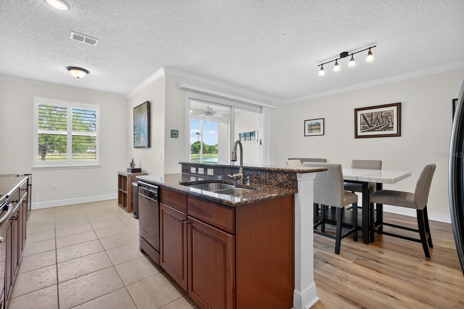 Image 18 of 41 For 200 Riverview Bend S 915