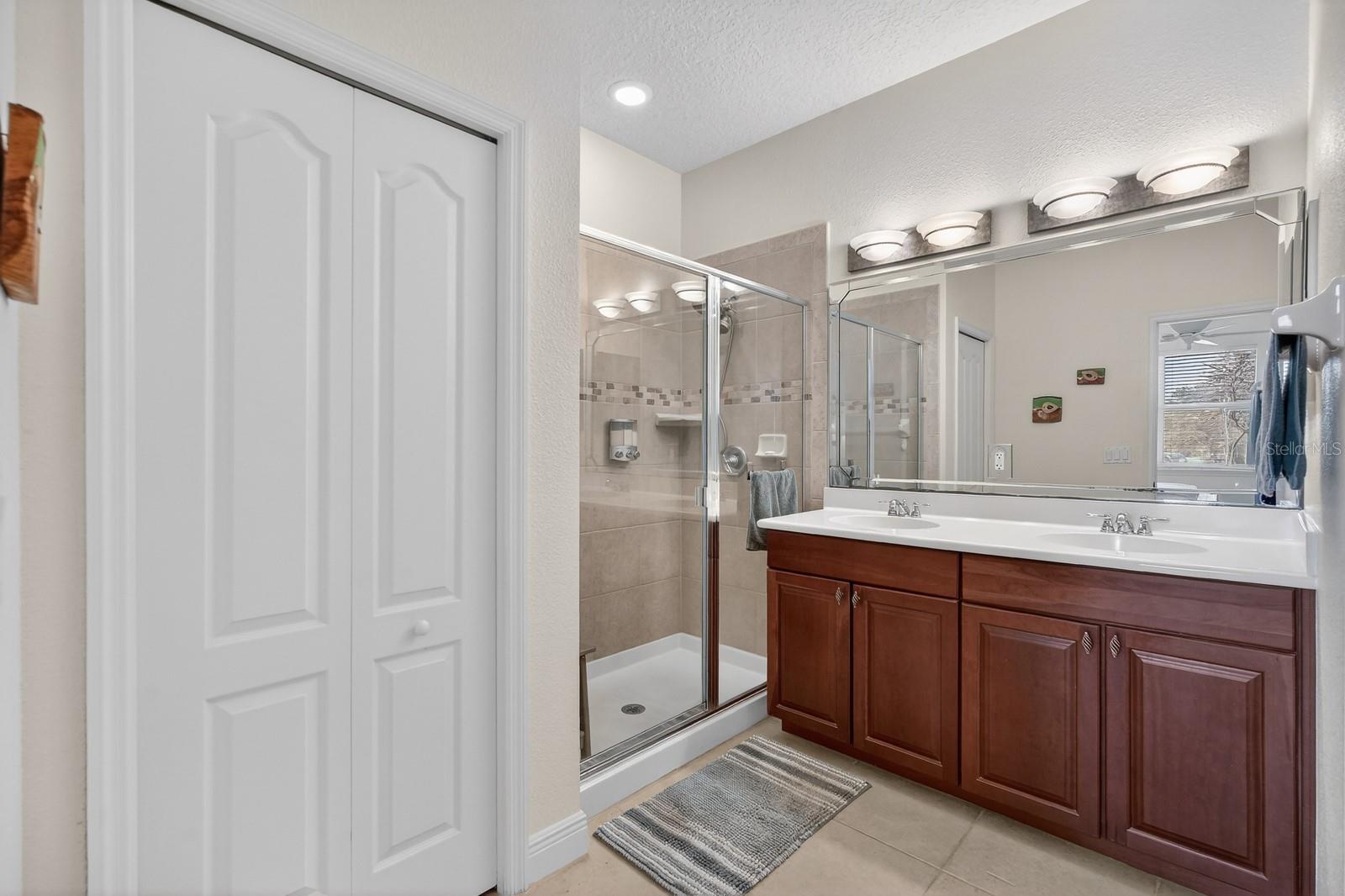 Image 5 of 41 For 200 Riverview Bend S 915