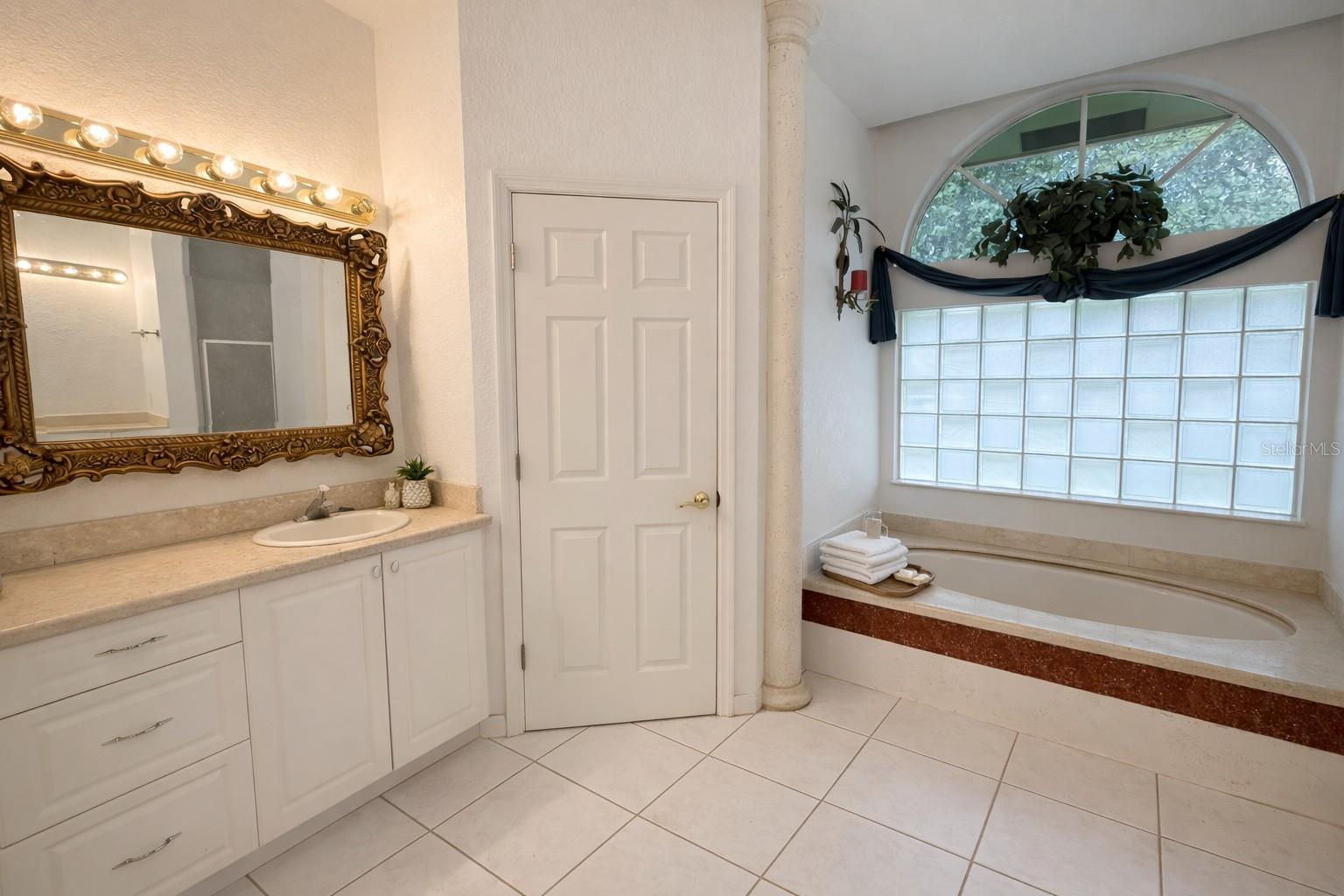 Image 10 of 17 For 4100 Temple Street