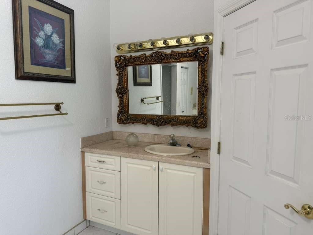 Image 11 of 17 For 4100 Temple Street