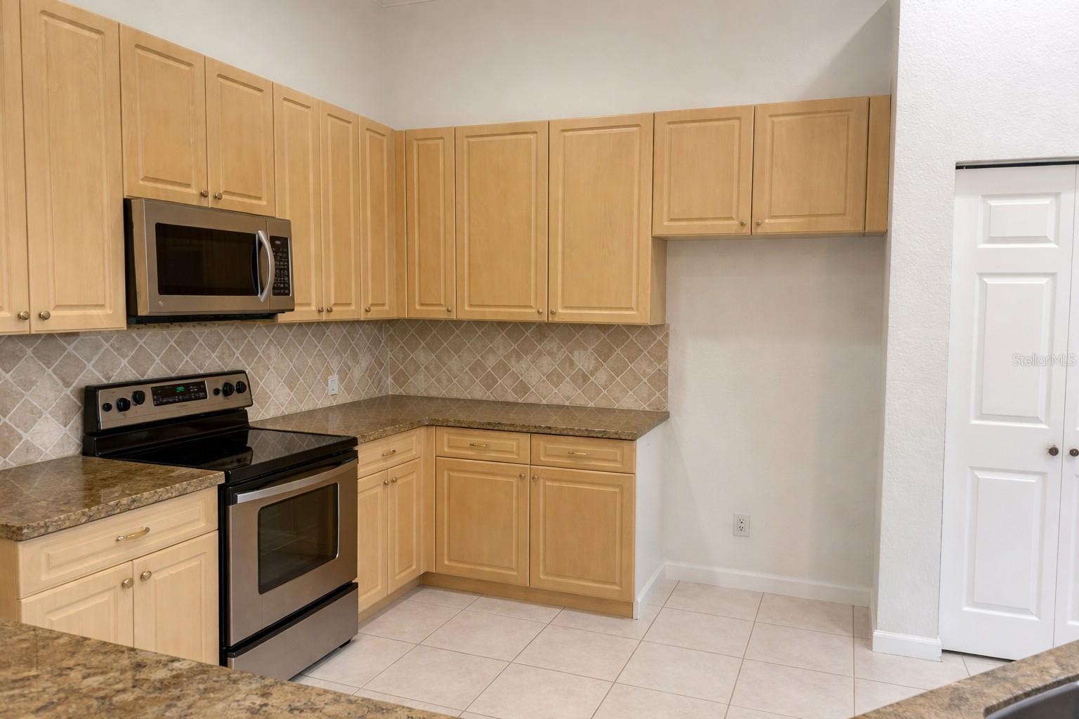 Image 4 of 17 For 4100 Temple Street