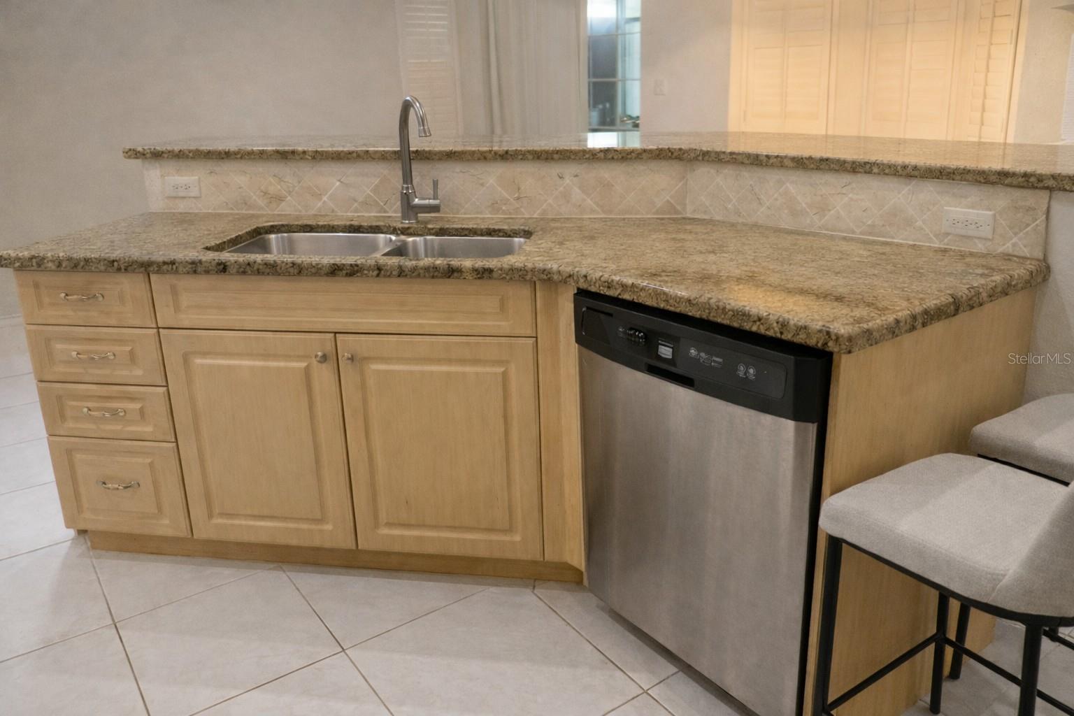 Image 5 of 17 For 4100 Temple Street