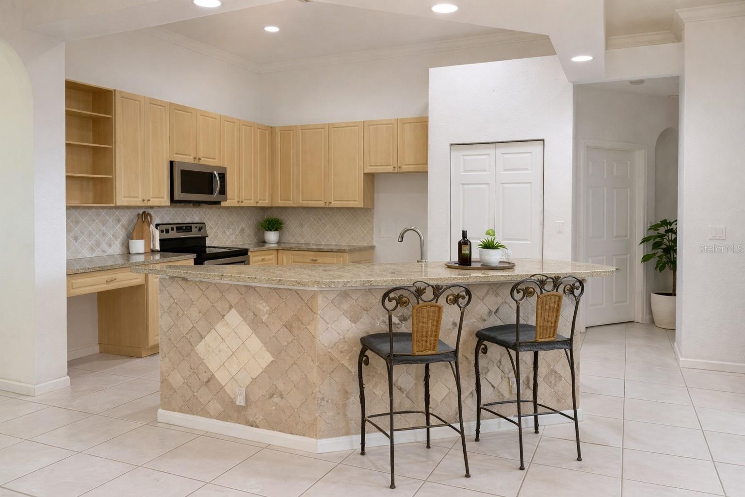 Image 6 of 17 For 4100 Temple Street