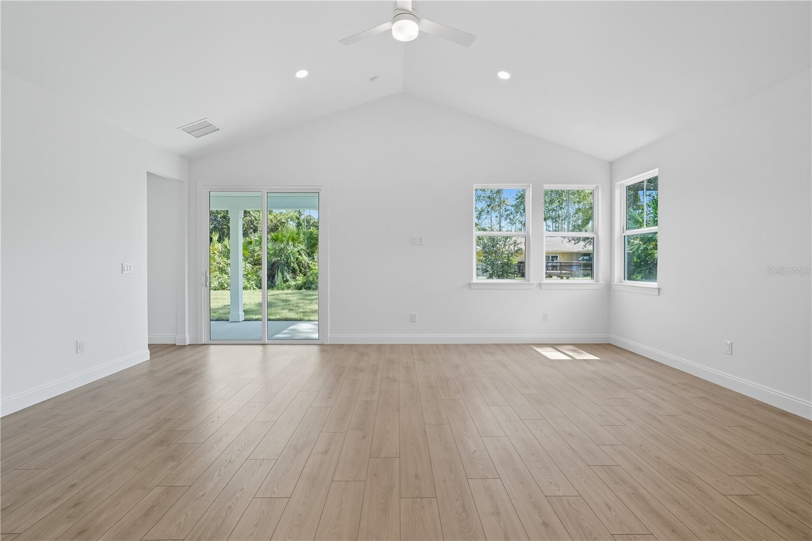 Listing photo id 9 for 36 Brockton Lane