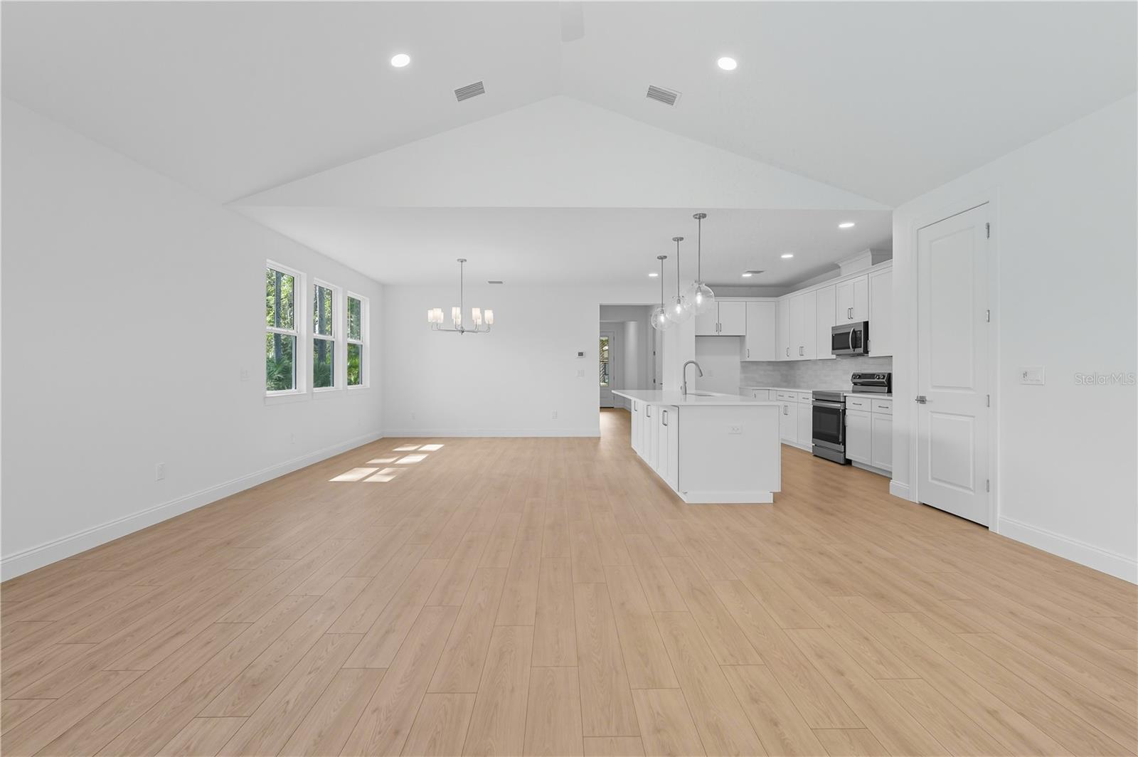 Listing photo id 10 for 36 Brockton Lane