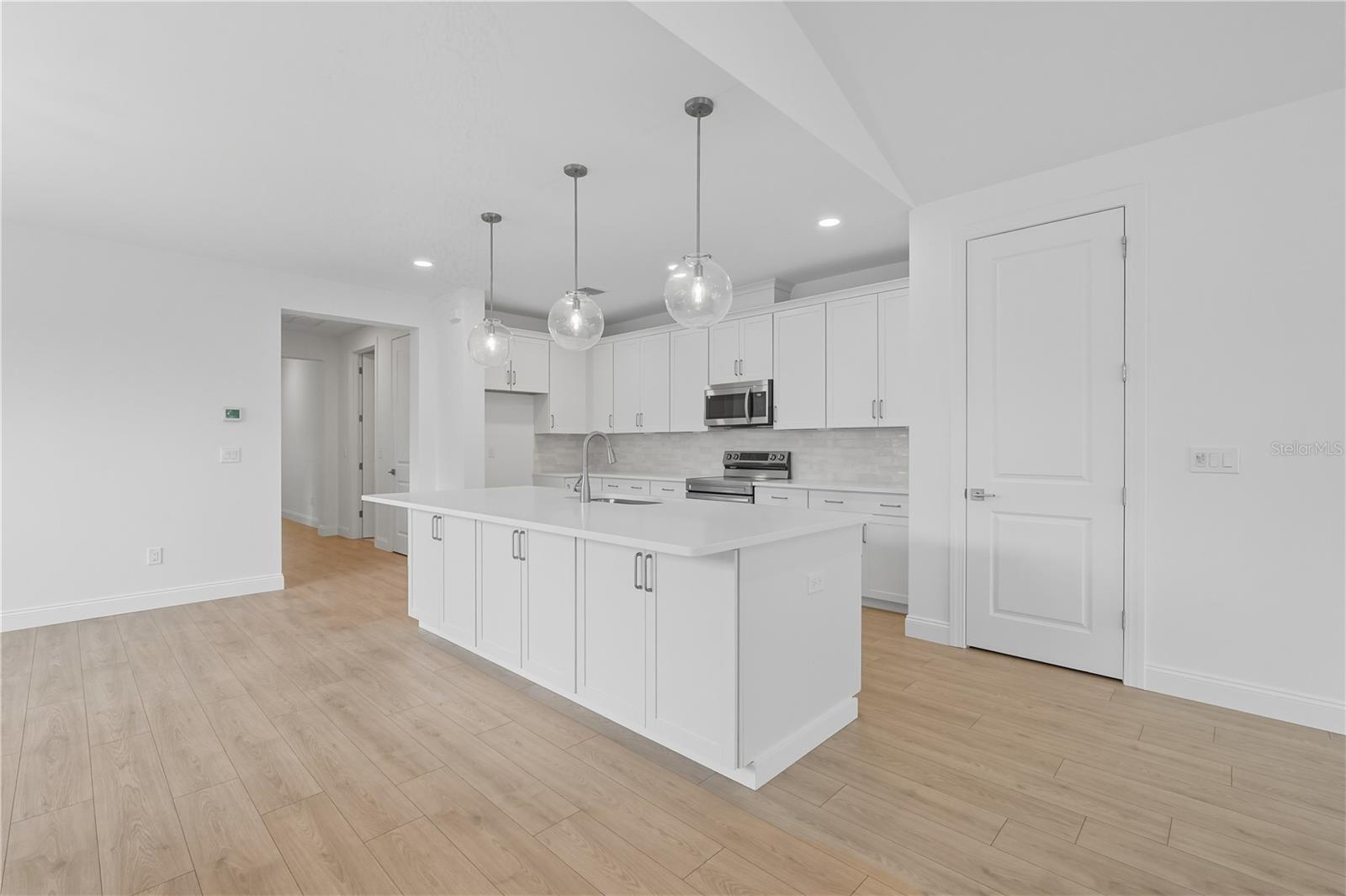 Listing photo id 11 for 36 Brockton Lane