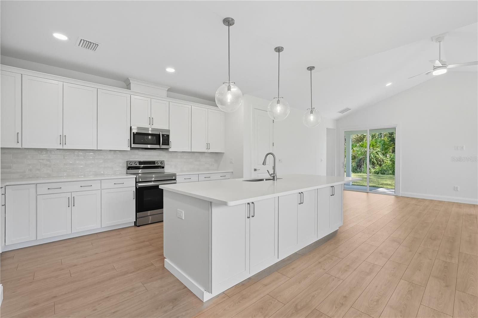 Listing photo id 12 for 36 Brockton Lane