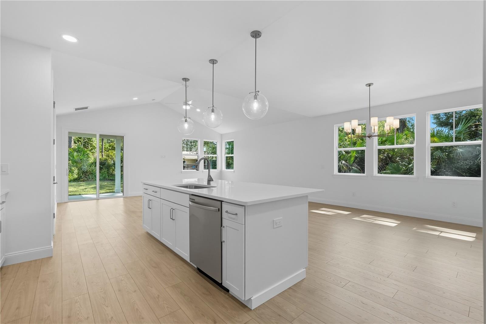 Listing photo id 13 for 36 Brockton Lane