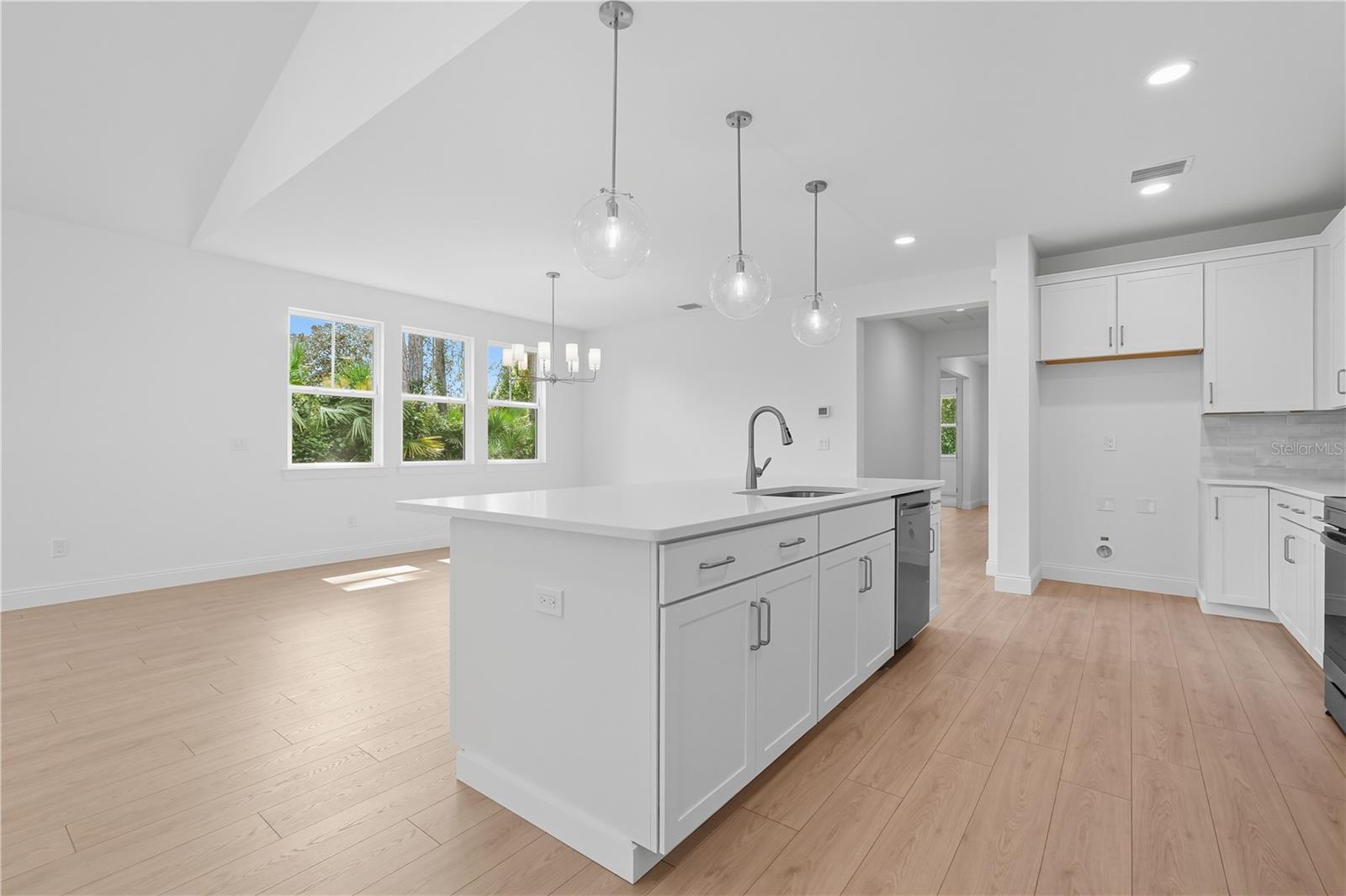 Listing photo id 14 for 36 Brockton Lane