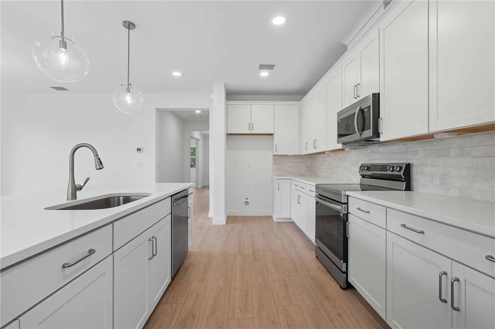 Listing photo id 16 for 36 Brockton Lane