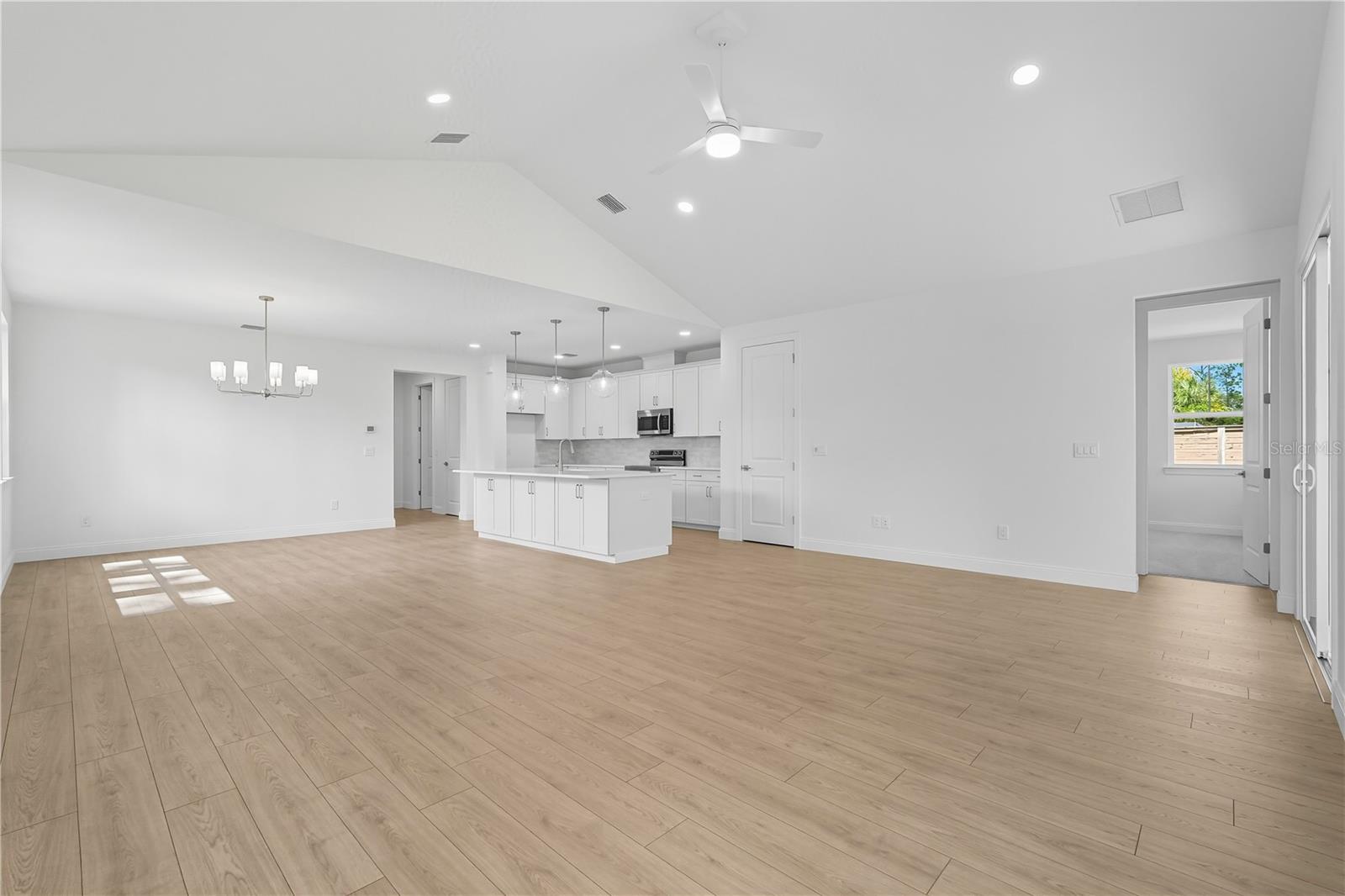 Listing photo id 7 for 36 Brockton Lane