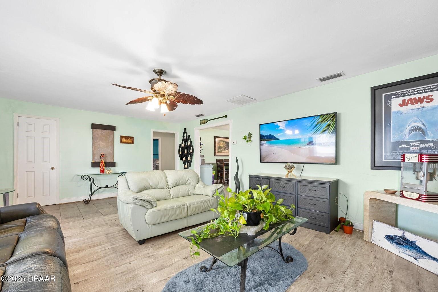 Image 4 of 28 For 4322 Atlantic Avenue