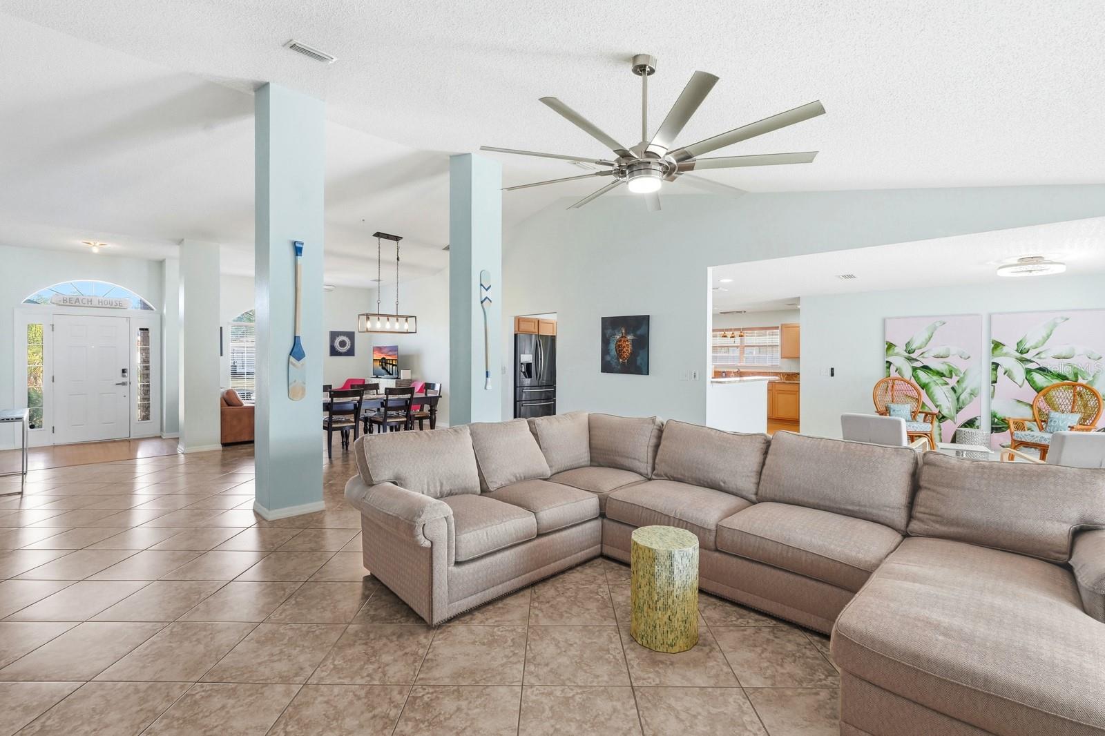 Listing photo id 8 for 14 Roxanne Lane