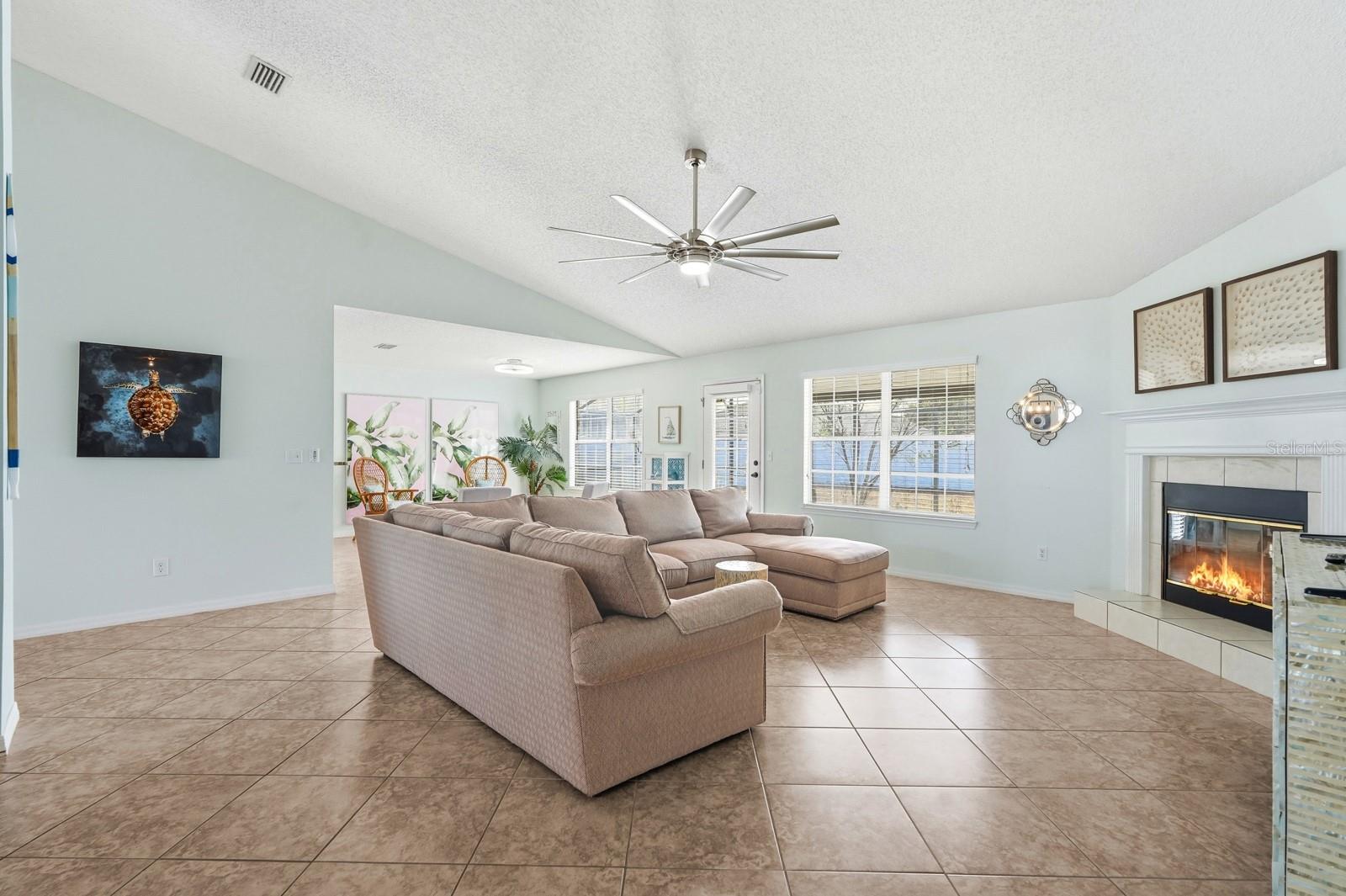 Listing photo id 9 for 14 Roxanne Lane