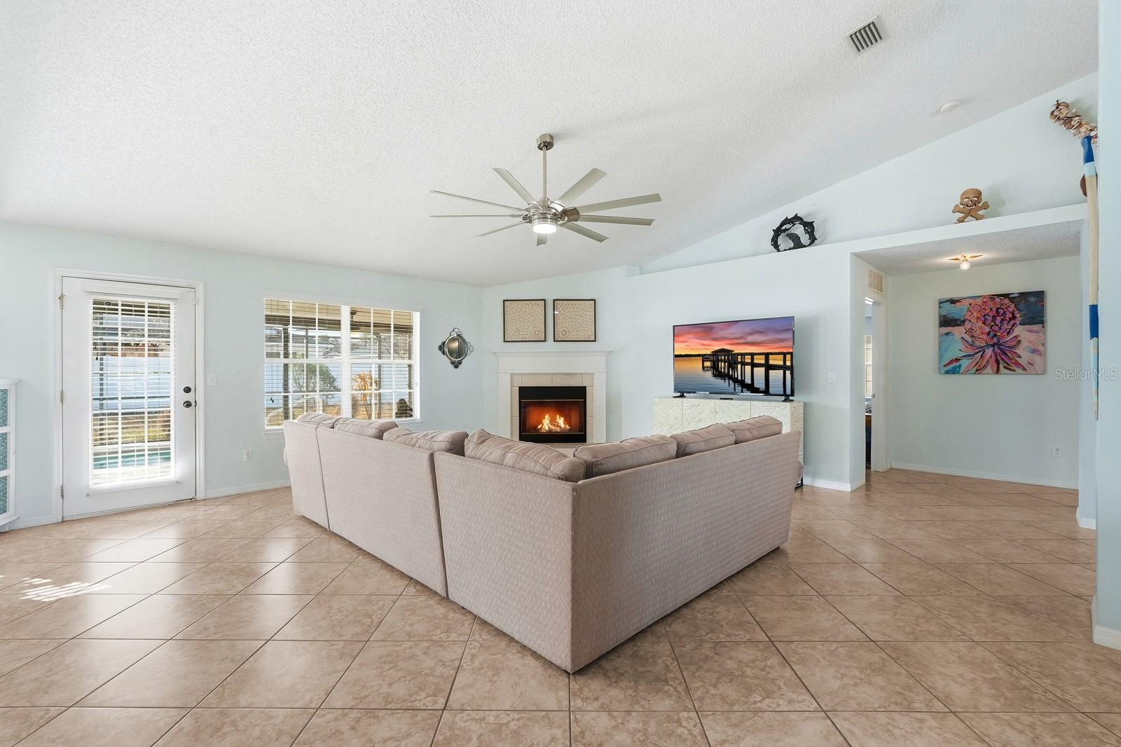 Listing photo id 10 for 14 Roxanne Lane