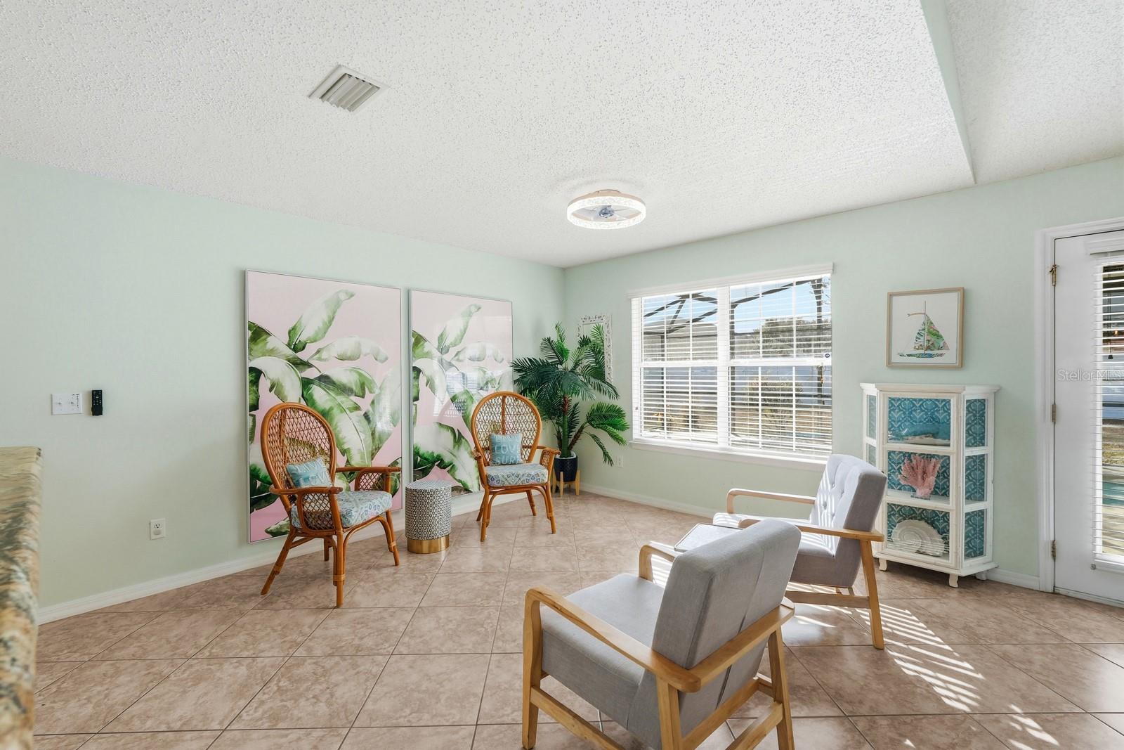 Listing photo id 11 for 14 Roxanne Lane