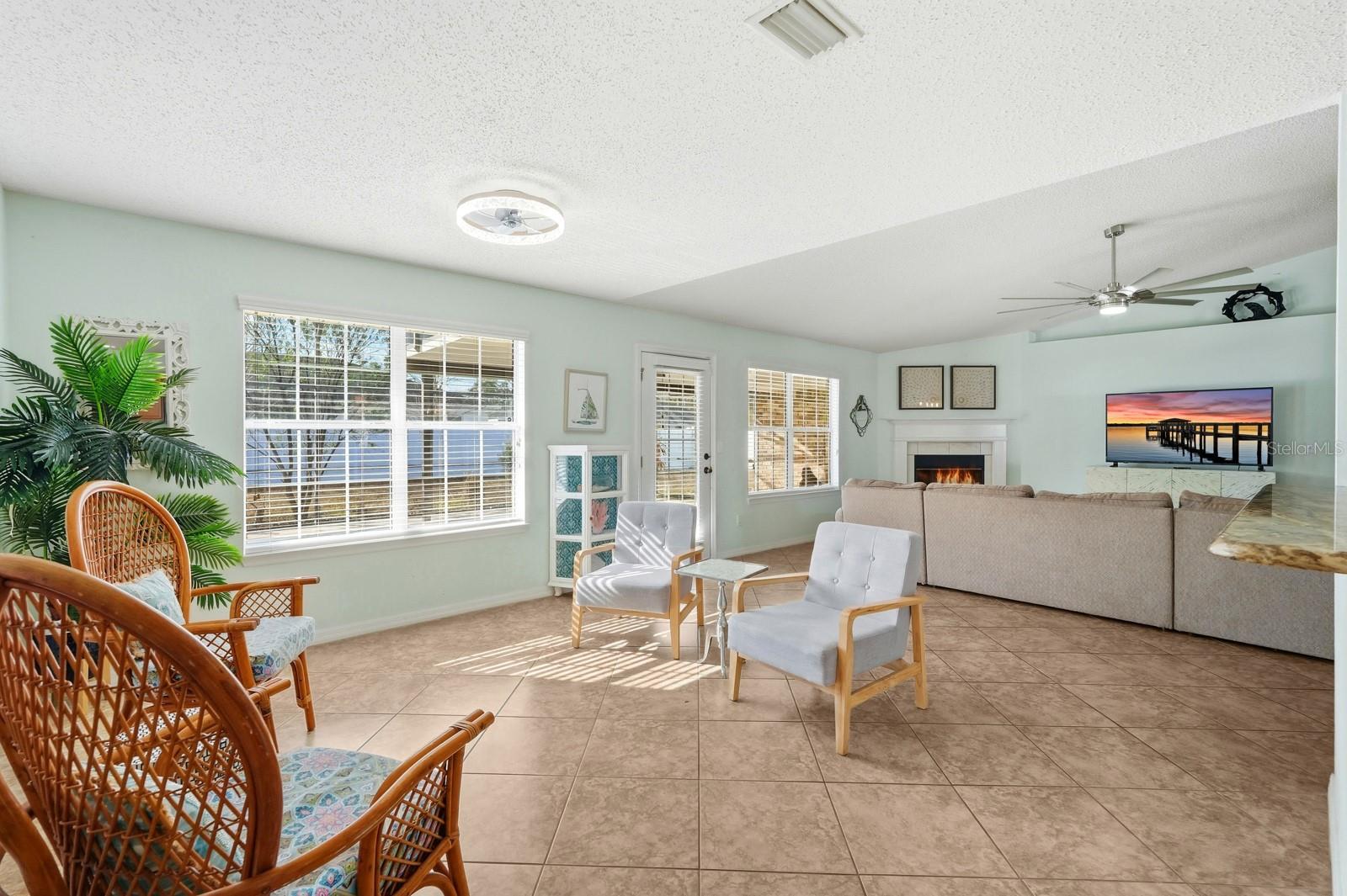 Listing photo id 12 for 14 Roxanne Lane