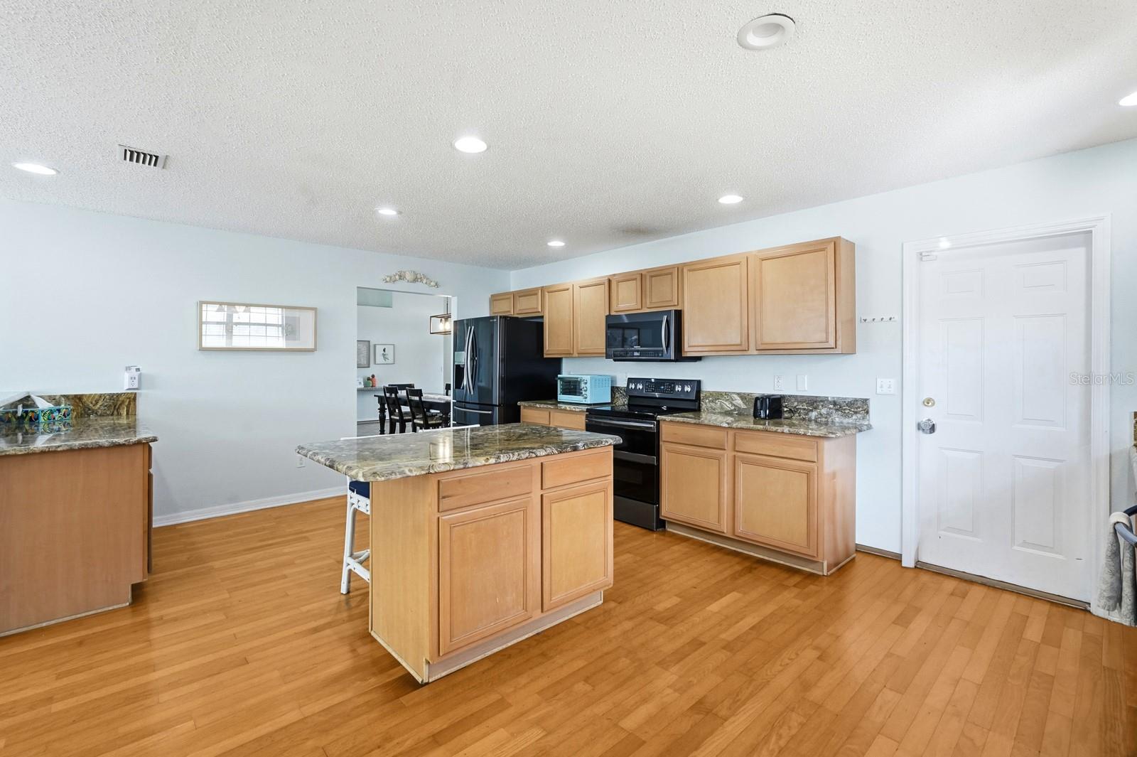 Listing photo id 13 for 14 Roxanne Lane