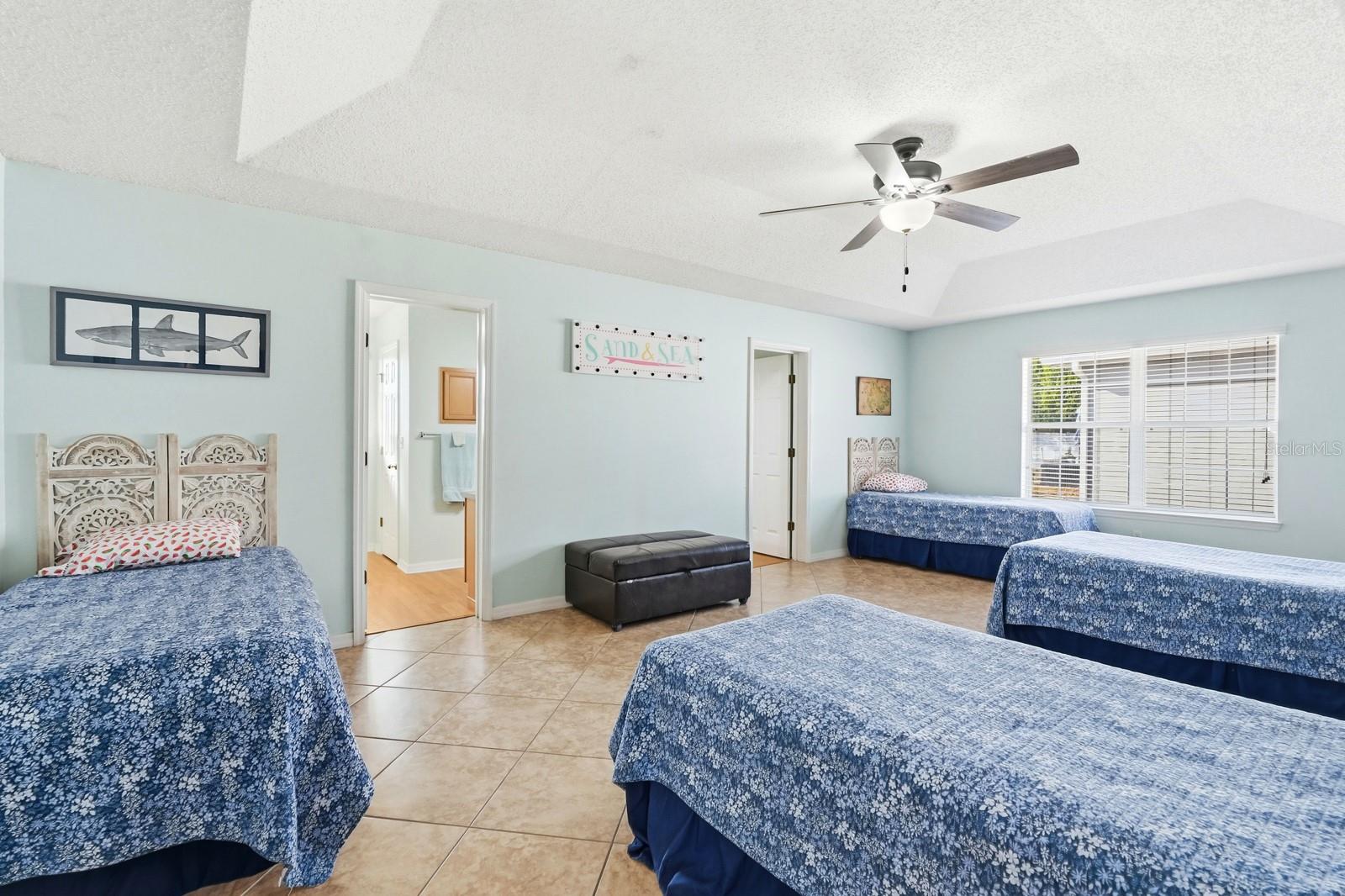 Listing photo id 21 for 14 Roxanne Lane