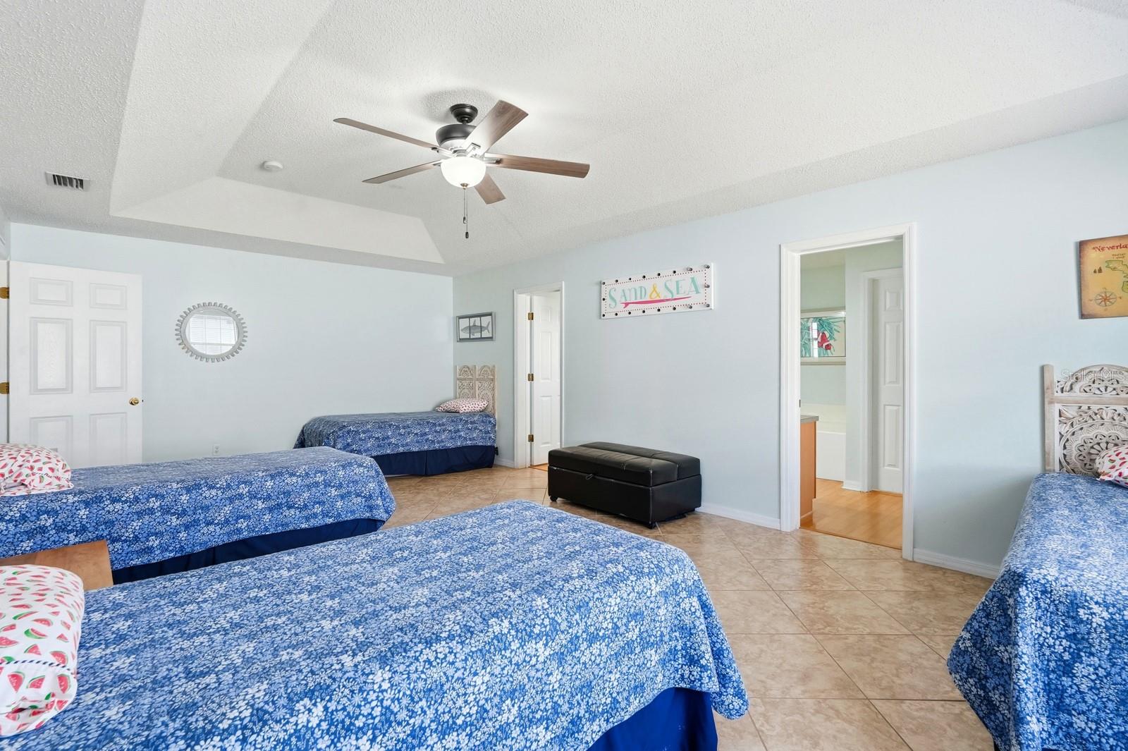 Listing photo id 22 for 14 Roxanne Lane