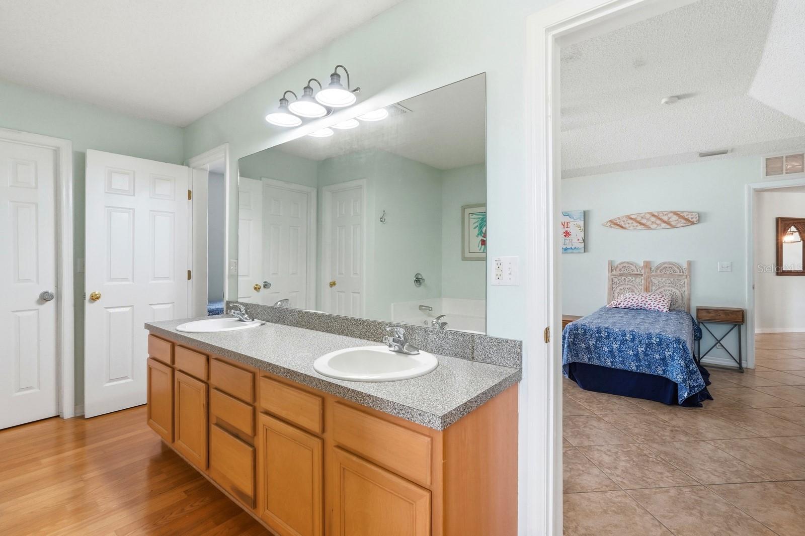 Listing photo id 23 for 14 Roxanne Lane