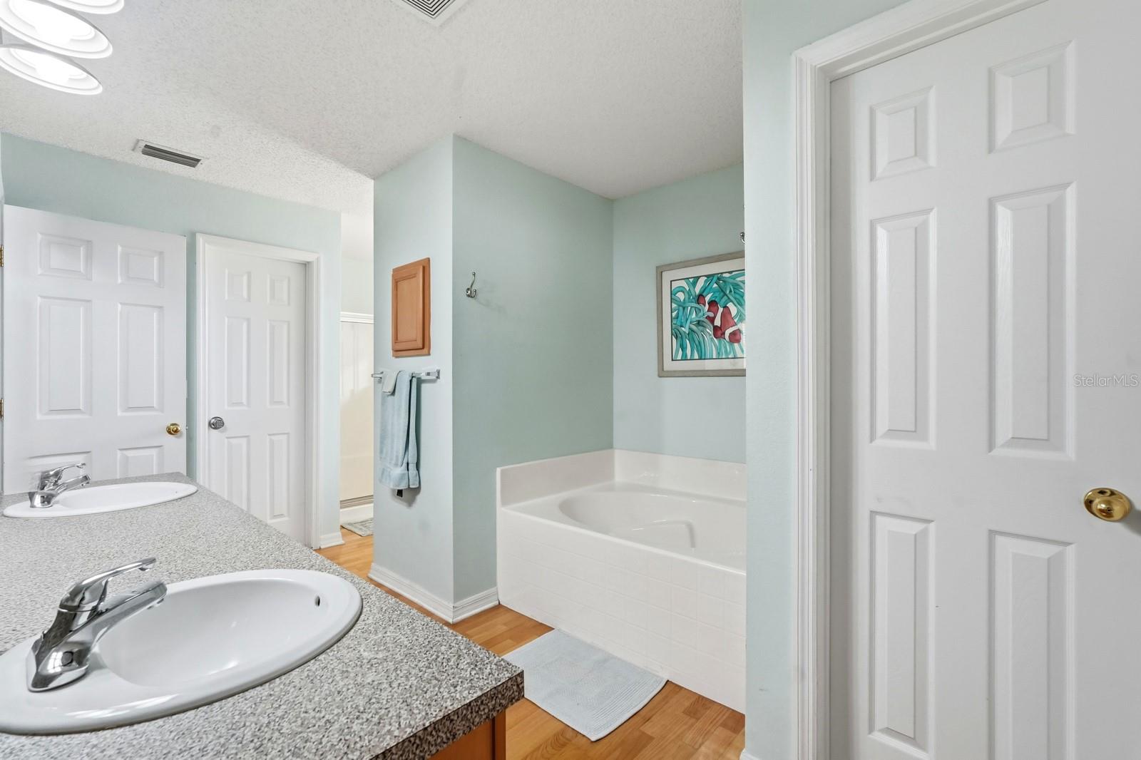 Listing photo id 24 for 14 Roxanne Lane