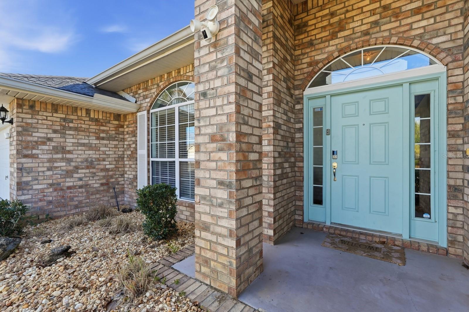 Listing photo id 1 for 14 Roxanne Lane