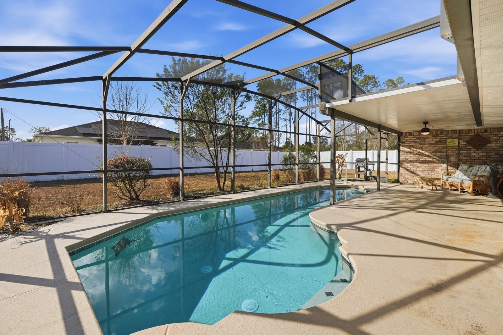 Listing photo id 32 for 14 Roxanne Lane