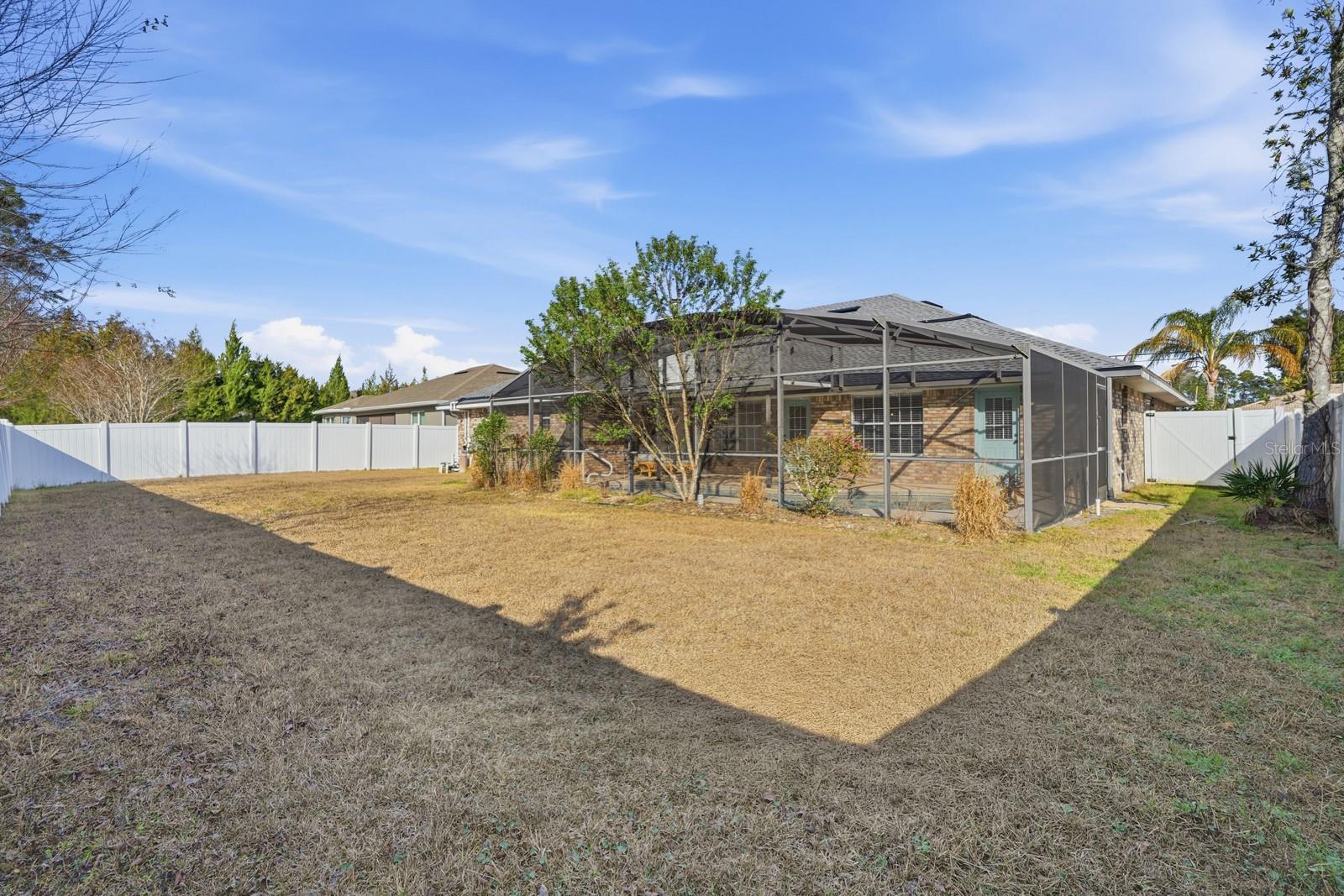 Listing photo id 37 for 14 Roxanne Lane